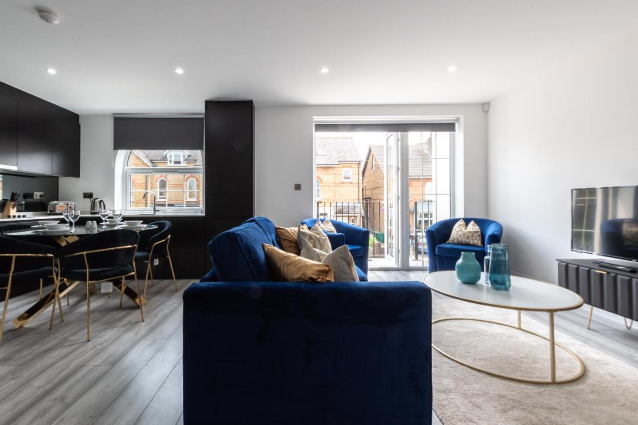 Elegant Apartments In Staines L Free Onsite Parking 스테인스 외부 사진