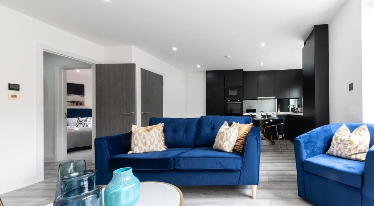 Elegant Apartments In Staines L Free Onsite Parking 스테인스 외부 사진