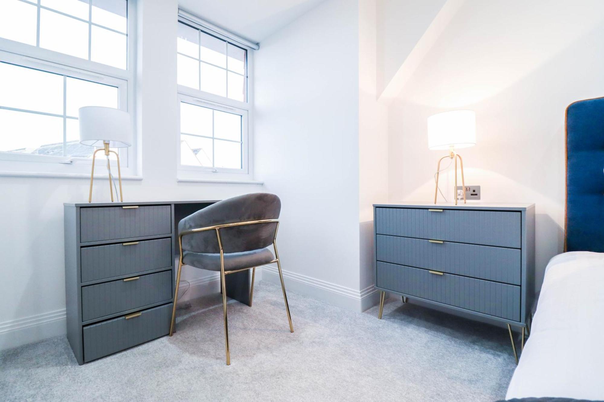 Elegant Apartments In Staines L Free Onsite Parking 스테인스 외부 사진