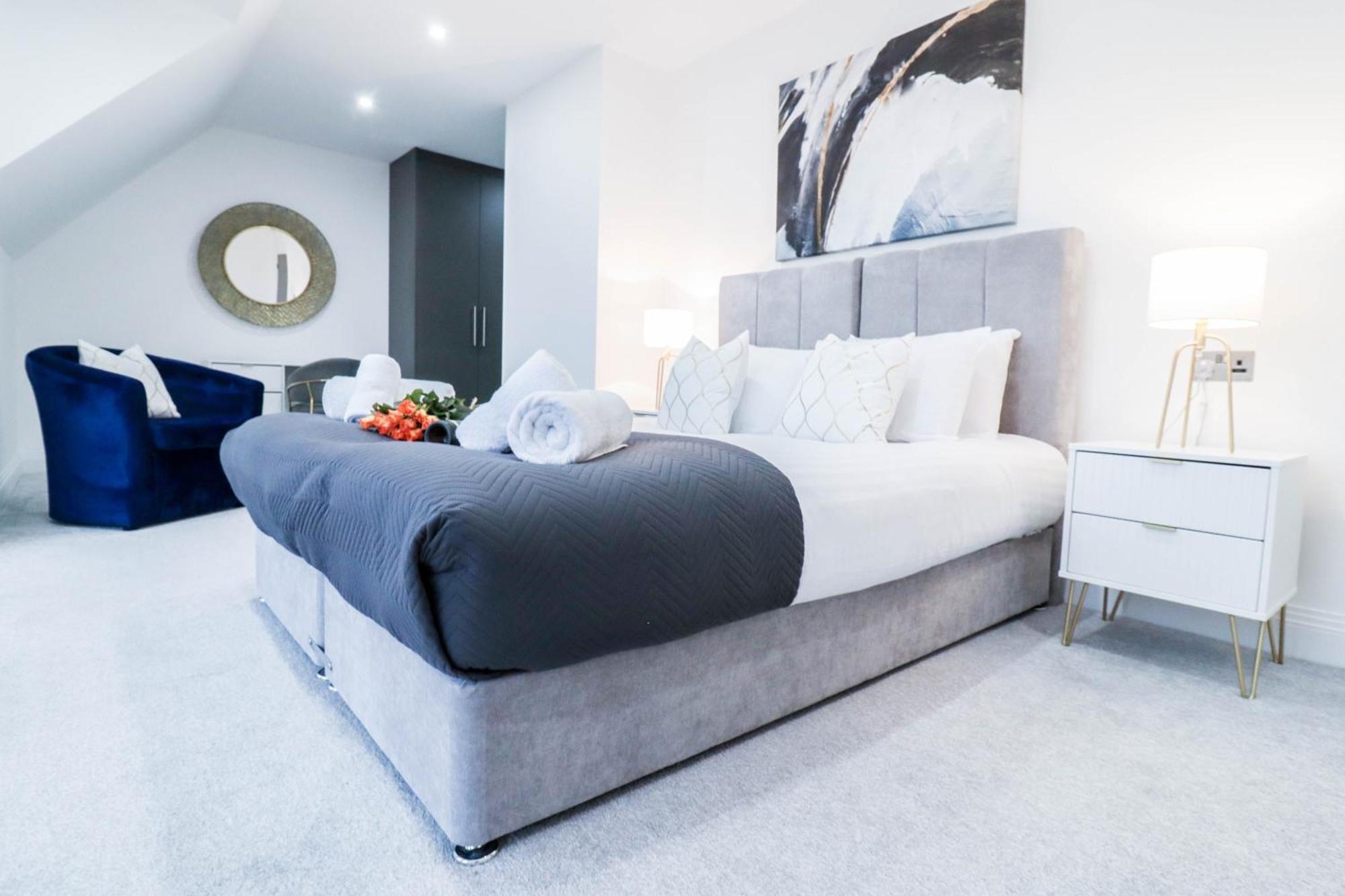 Elegant Apartments In Staines L Free Onsite Parking 스테인스 외부 사진
