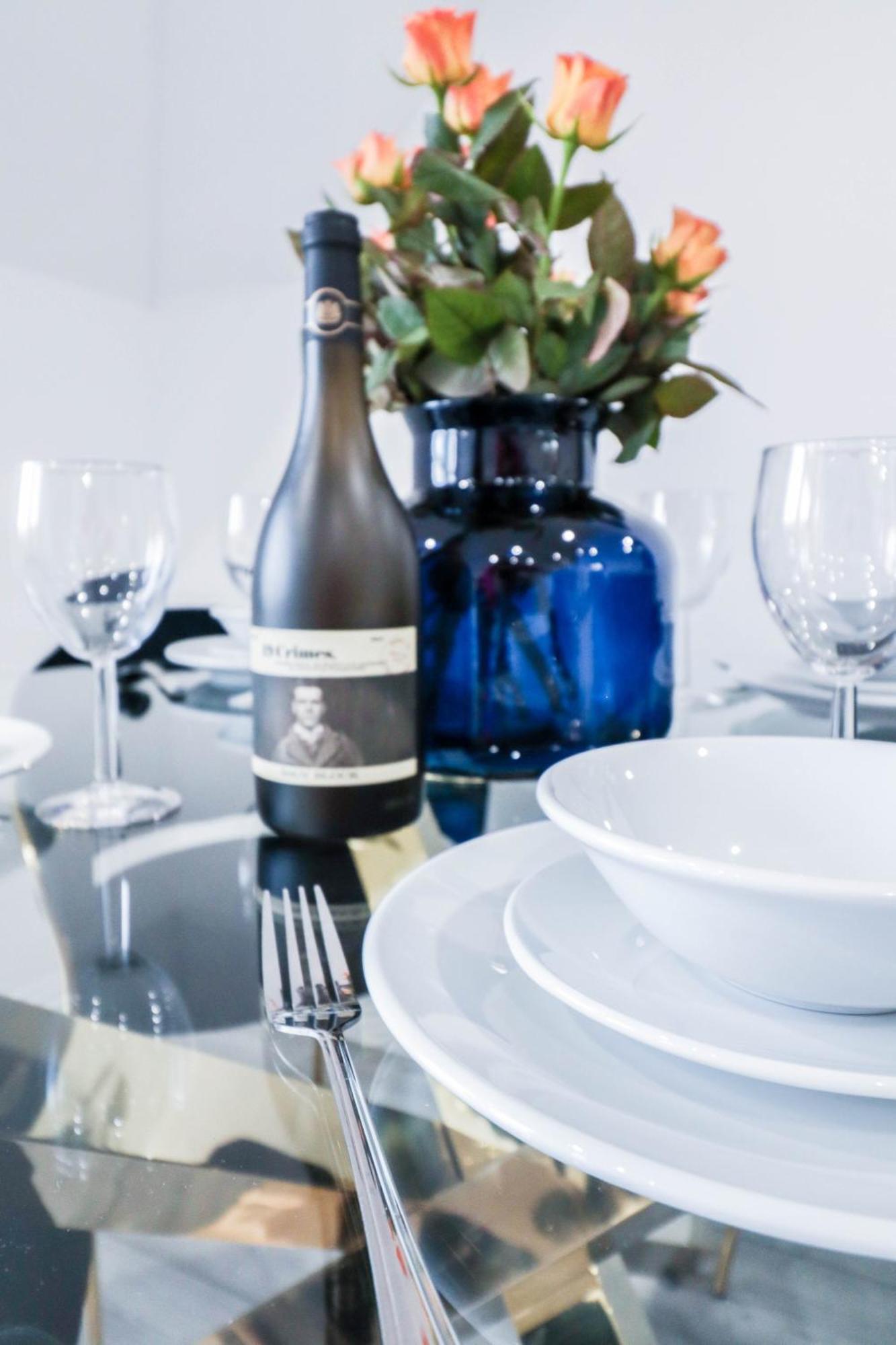 Elegant Apartments In Staines L Free Onsite Parking 스테인스 외부 사진
