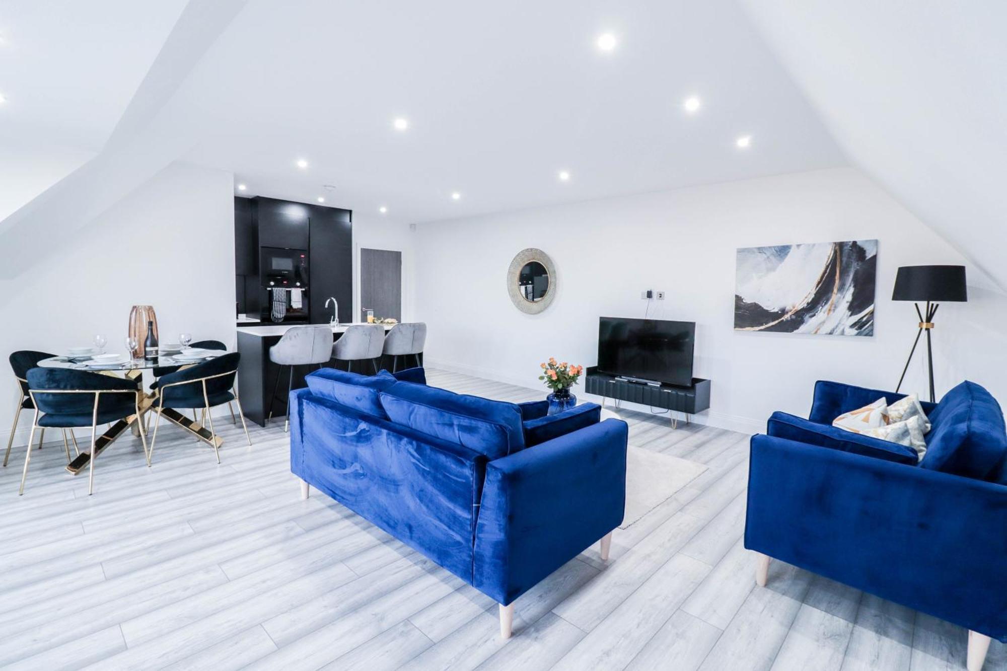Elegant Apartments In Staines L Free Onsite Parking 스테인스 외부 사진